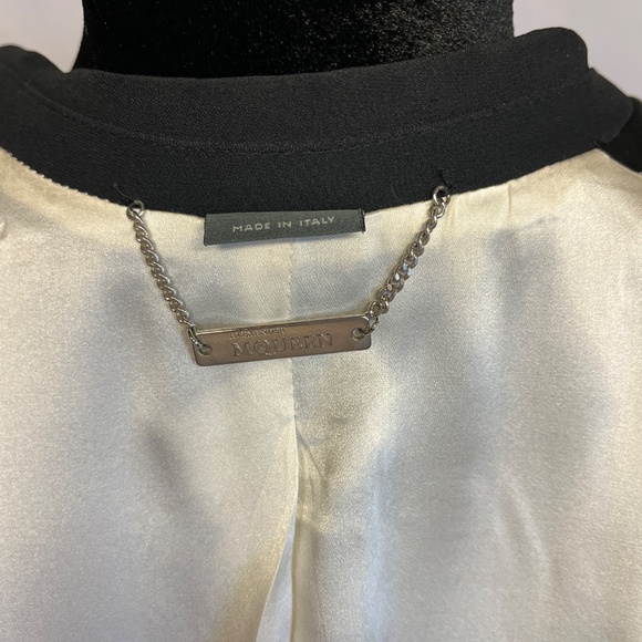 Gorgeous Alexander McQueen Vest - Picture 8 of 10